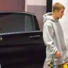 Justin Bieber fait du skate dans le parking de l'AccorHotels Arena après son concert "Purpose World Tour"; puis il retourne avec son chien Esther à l'hôtel Royal Monceau avant de sortir à la Discothèque l'Héritage à Paris, France, le 21 septembre 2016.