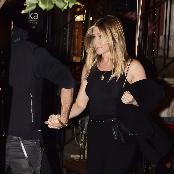 Jennifer Aniston et son mari Justin Theroux à la sortie du restaurant Smile à New York, le 24 septembre 2016.