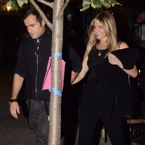 Jennifer Aniston et son mari Justin Theroux à la sortie du restaurant Smile à New York, le 24 septembre 2016.