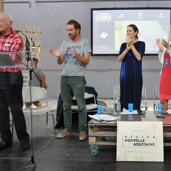Exclusif - L'actrice Marion Cotillard et le philosophe Edgar Morin (Edgar Nahoum) lancent l'opération écologie internationale "Darwin Alerte" pour protéger la planète, à Bordeaux, France, le 10 septembre 2016, à l'occasion du "Ocean Climax" qui plaide pendant 3 jours avec conférences et concerts pour la défense des océans et de l’environnement. © Bernard- Cottereau/Bestimage