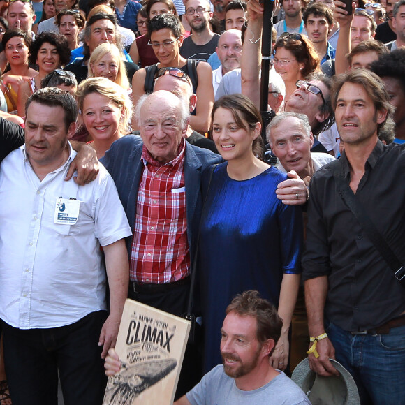 Exclusif - L'actrice Marion Cotillard et le philosophe Edgar Morin (Edgar Nahoum) lancent l'opération écologie internationale "Darwin Alerte" pour protéger la planète, à Bordeaux, France, le 10 septembre 2016, à l'occasion du "Ocean Climax" qui plaide pendant 3 jours avec conférences et concerts pour la défense des océans et de l’environnement. © Bernard- Cottereau/Bestimage