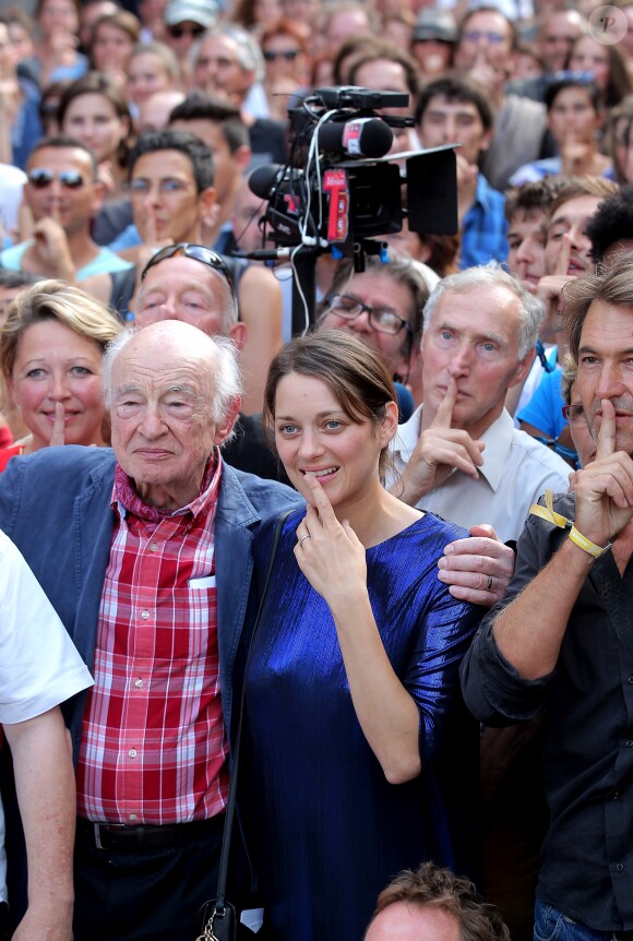 Exclusif - L'actrice Marion Cotillard et le philosophe Edgar Morin (Edgar Nahoum) lancent l'opération écologie internationale "Darwin Alerte" pour protéger la planète, à Bordeaux, France, le 10 septembre 2016, à l'occasion du "Ocean Climax" qui plaide pendant 3 jours avec conférences et concerts pour la défense des océans et de l’environnement. © Bernard- Cottereau/Bestimage