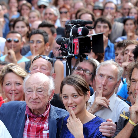 Exclusif - L'actrice Marion Cotillard et le philosophe Edgar Morin (Edgar Nahoum) lancent l'opération écologie internationale "Darwin Alerte" pour protéger la planète, à Bordeaux, France, le 10 septembre 2016, à l'occasion du "Ocean Climax" qui plaide pendant 3 jours avec conférences et concerts pour la défense des océans et de l’environnement. © Bernard- Cottereau/Bestimage
