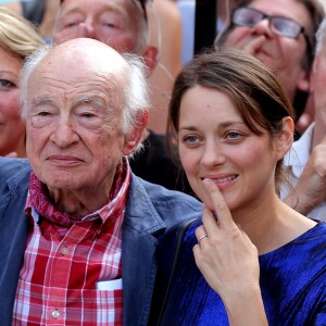 Exclusif - L'actrice Marion Cotillard et le philosophe Edgar Morin (Edgar Nahoum) lancent l'opération écologie internationale "Darwin Alerte" pour protéger la planète, à Bordeaux, France, le 10 septembre 2016, à l'occasion du "Ocean Climax". © Bernard- Cottereau/Bestimage