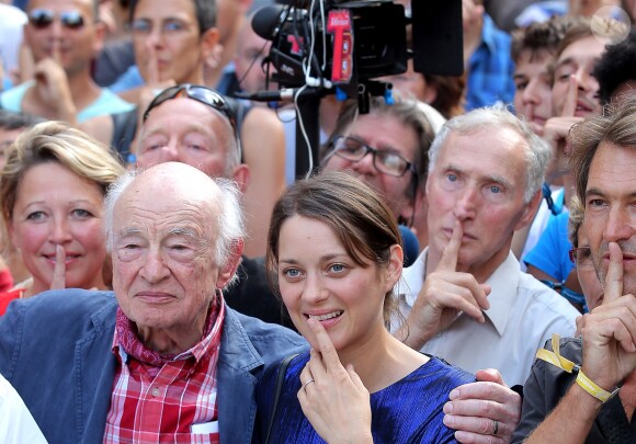 Exclusif - L'actrice Marion Cotillard et le philosophe Edgar Morin (Edgar Nahoum) lancent l'opération écologie internationale "Darwin Alerte" pour protéger la planète, à Bordeaux, France, le 10 septembre 2016, à l'occasion du "Ocean Climax" qui plaide pendant 3 jours avec conférences et concerts pour la défense des océans et de l’environnement. © Bernard- Cottereau/Bestimage