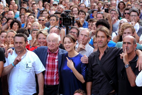 Exclusif - L'actrice Marion Cotillard et le philosophe Edgar Morin (Edgar Nahoum) lancent l'opération écologie internationale "Darwin Alerte" pour protéger la planète, à Bordeaux, France, le 10 septembre 2016, à l'occasion du "Ocean Climax" qui plaide pendant 3 jours avec conférences et concerts pour la défense des océans et de l’environnement. © Bernard- Cottereau/Bestimage