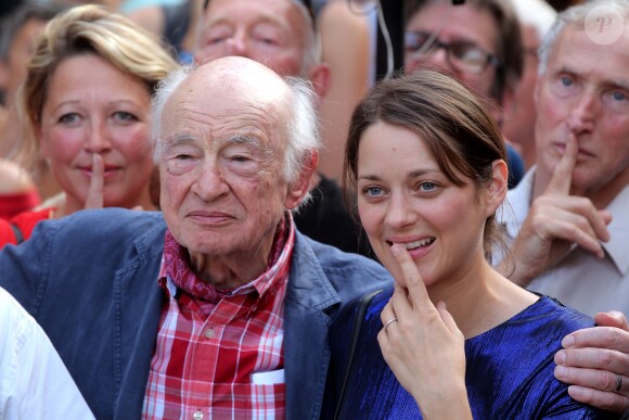Exclusif - L'actrice Marion Cotillard et le philosophe Edgar Morin (Edgar Nahoum) lancent l'opération écologie internationale "Darwin Alerte" pour protéger la planète, à Bordeaux, France, le 10 septembre 2016, à l'occasion du "Ocean Climax" qui plaide pendant 3 jours avec conférences et concerts pour la défense des océans et de l’environnement. © Bernard- Cottereau/Bestimage