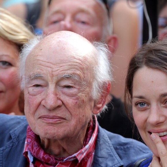 Exclusif - L'actrice Marion Cotillard et le philosophe Edgar Morin (Edgar Nahoum) lancent l'opération écologie internationale "Darwin Alerte" pour protéger la planète, à Bordeaux, France, le 10 septembre 2016, à l'occasion du "Ocean Climax" qui plaide pendant 3 jours avec conférences et concerts pour la défense des océans et de l’environnement. © Bernard- Cottereau/Bestimage
