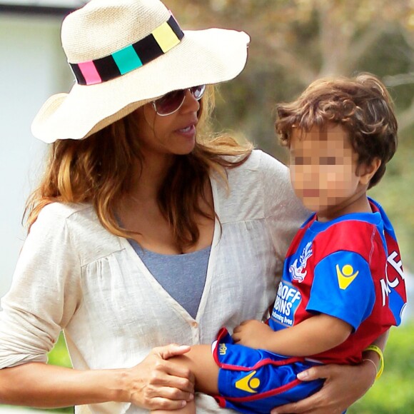 Exclusif - Halle Berry emmène son fils Maceo jouer au football à Hollywood, le 12 septembre 2016.