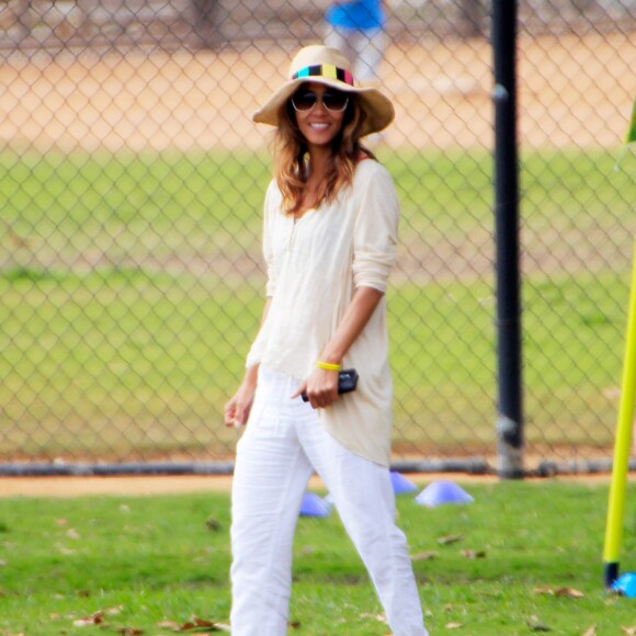 Exclusif - Halle Berry emmène son fils Maceo jouer au football à Hollywood, le 12 septembre 2016.