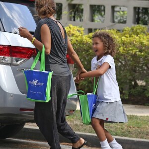 Exclusif - Halle Berry va chercher sa fille Nahla chez des amis à Los Angeles, le 12 septembre 2016.12/09/2016 - Los Angeles