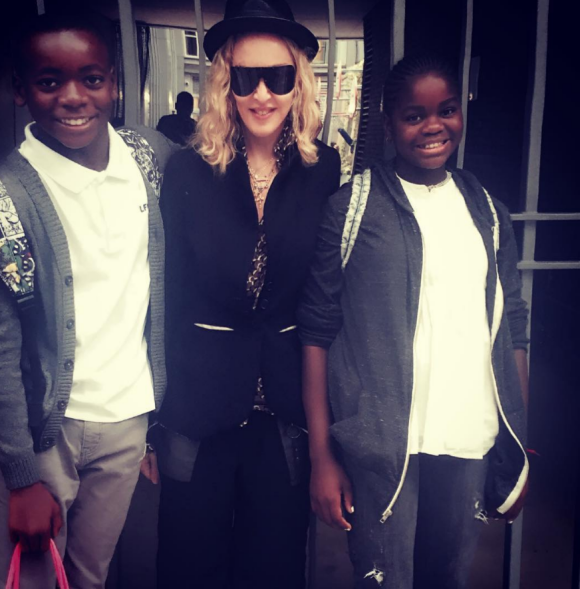 David et Mercy, les deux plus jeunes enfants de Madonna, font leur rentrée, septembre 2016 à New York.
