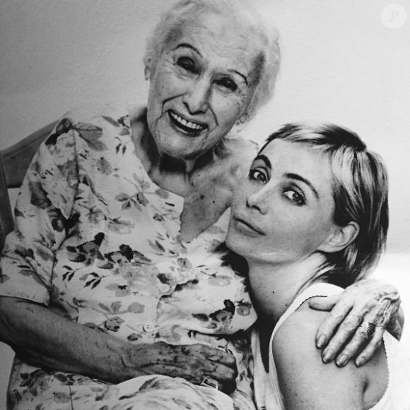 Emmanuelle Béart et sa grand-mère Nelly. Photo postée via Instagram le 25 septembre 2016.