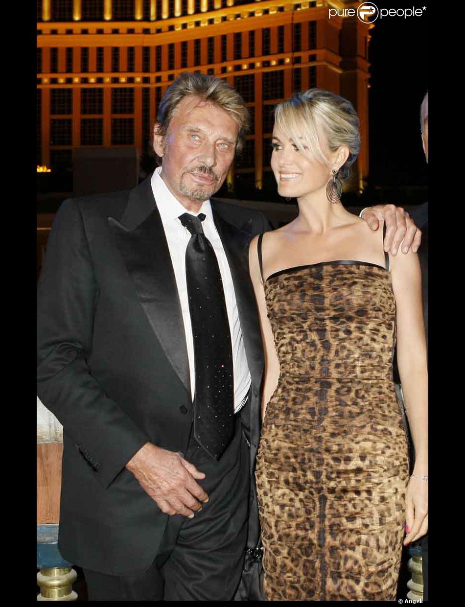 Laeticia Hallyday Est Radieuse Dans Sa Robe Leopard Au Cote De Son Mari Johnny Purepeople