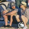 Exclusif - Naomi Watts en famille à la plage avec son mari Liev Schreiber et leurs enfants Alexander et Samuel à Santa Monica le 24 janvier 2015