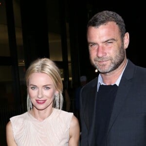 Naomi Watts (robe Jason Wu resort 2015, chaussures Louboutin, sac Lee Savage, boucles d'oreilles Bulgari), Liev Schreiber - Première du film "St. Vincent" à New York le 6 octobre 2014.