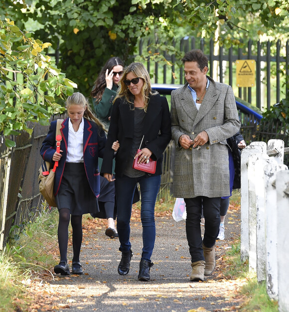 Exclusif - Kate Moss, sa fille Lila Grace et son mari Jamie Hince sont allés faire du shopping chez "Vintage Jewellery" après avoir déjeuné à Highgate Village. Londres, le 1er septembre 2014