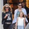 Kate Moss, son mari Jamie Hince et sa fille Lila Grace Moss sont allés déjeuner au restaurant Cecconi sur Mayfair et sont ensuite allés faire du shopping chez Gucci sur Bond Street à Londres, le 29 juillet 2014.