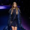 Gigi Hadid au Défilé de mode Versace collection prêt-à-porter Printemps/Eté 2017 lors de la fashion week à Milan, le 23 septembre 2016.