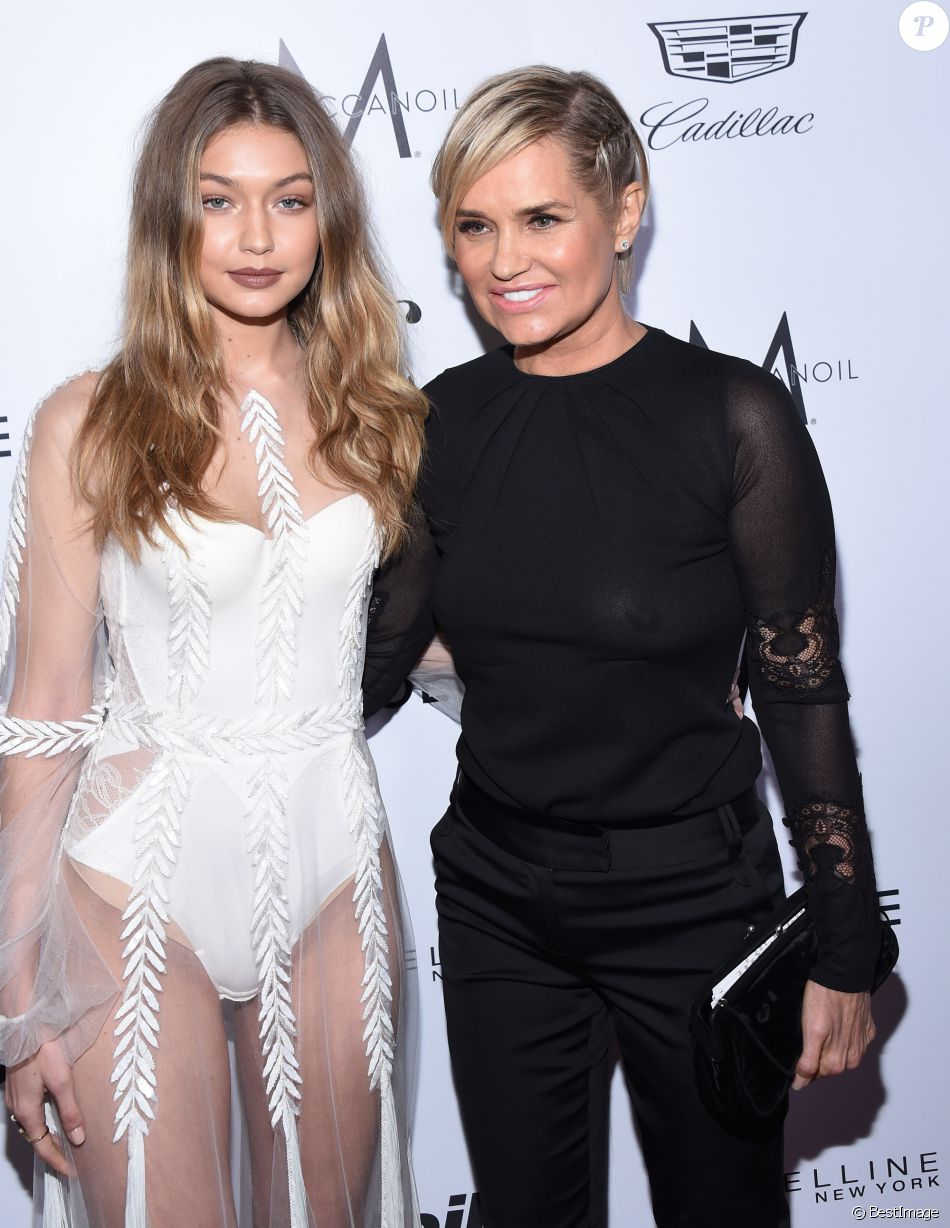 Gigi Hadid Et Sa Mère Yolanda Foster Au Photocall Des Los Angeles Fashion Awards 2016 à Lhôtel 