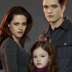 Bella et Edward avec leur fille Renesmée dans Twilight