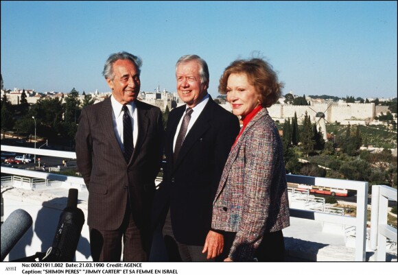 Shimon Peres, Jimmy Carter et sa femme, en Israël, le 21 mars 1990