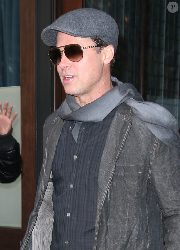 Brad Pitt sort de son hôtel à New York, le 25 novembre 2015, où il est en promotion pour son nouveau film "The Big Short".