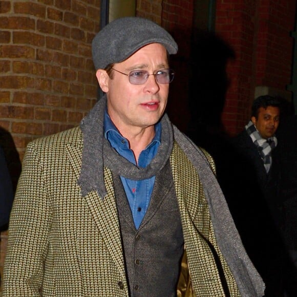 Brad Pitt quitte son hôtel à New York le 24 novembre 2015.