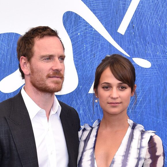 Michael Fassbender et sa compagne Alicia Vikander lors du photocall du film "The Light between ocean" lors du 73e festival du film de Venise (Mostra), le 1er septembre 2016.