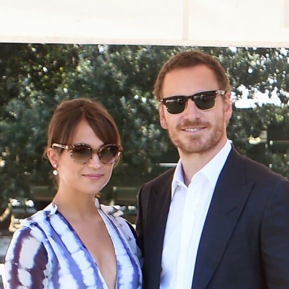 Alicia Vikander avec son compagnon Michael Fassbender arrivent au 73e Festival du Film de Venise. Italie, le 1er septembre 2016.