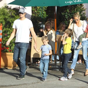 Kate Hudson, Oliver Hudson vont feter l'anniversaire de leur mere Goldie Hawn a Pacific Palisades, le 21 novembre 2012.
