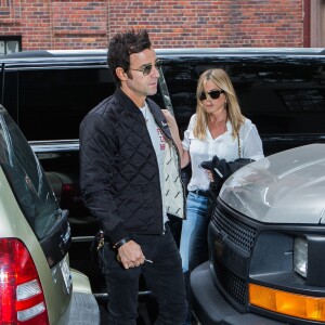 Jennifer Aniston et son mari Justin Theroux se promènent dans les rues de New York, le 28 septembre 2016