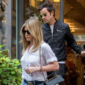 Jennifer Aniston et son mari Justin Theroux se promènent dans les rues de New York, le 28 septembre 2016