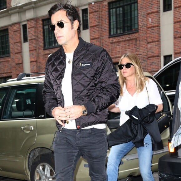 Jennifer Aniston et son mari Justin Theroux se promènent dans les rues de New York, le 28 septembre 2016