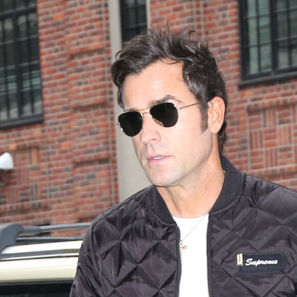 Jennifer Aniston et son mari Justin Theroux se promènent dans les rues de New York, le 28 septembre 2016