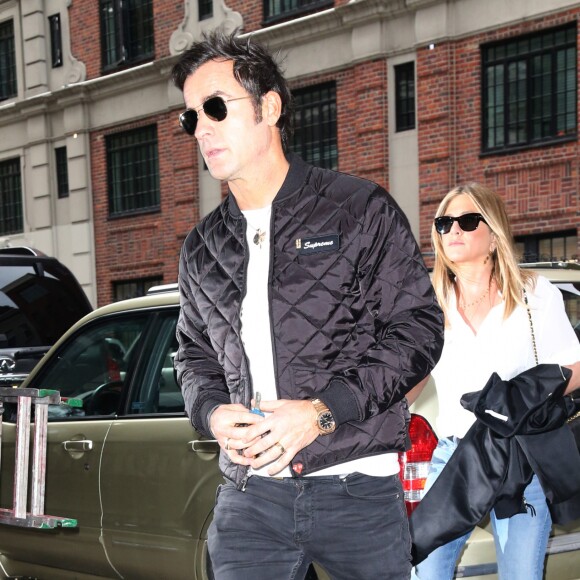 Jennifer Aniston et son mari Justin Theroux se promènent dans les rues de New York, le 28 septembre 2016