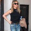 Jennifer Aniston quitte son hôtel à New York le 26 septembre 2016.