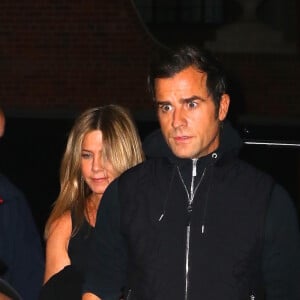 Jennifer Aniston et son mari Justin Theroux vont diner au restaurant à Manhattan, New York le 24 septembre 2016.