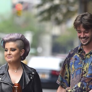 Exclusif - Kelly Osbourne dans la rue à New York avec un inconnu le 1er août 2016