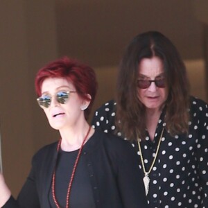 Sharon et Ozzy Osbourne font du shopping chez Barneys New York à Beverly Hills le 24 juillet 2016.