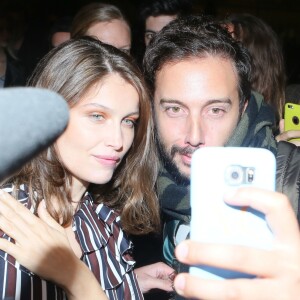 Laetitia Casta arrivant au défilé de mode "Nina Ricci", collection prêt-à-porter Printemps-Eté 2017 à Paris, le 1er octobre 2016