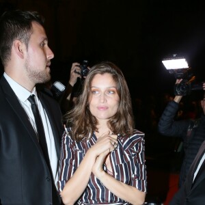 Laetitia Casta arrivant au défilé de mode "Nina Ricci", collection prêt-à-porter Printemps-Eté 2017 à Paris, le 1er octobre 2016