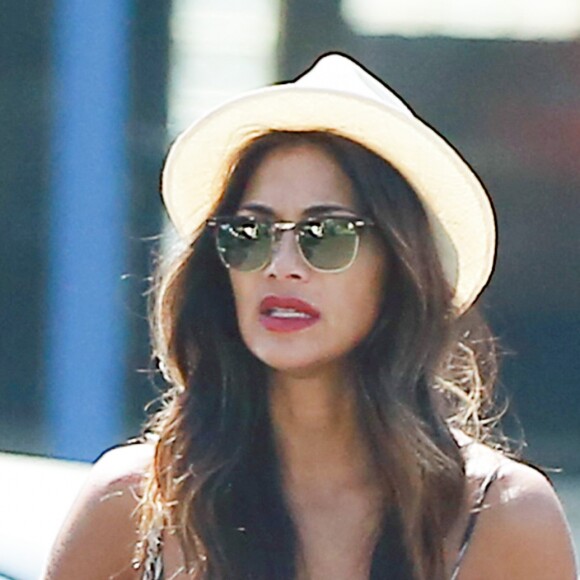 Exclusif - Nicole Scherzinger est allée acheter de la nourriture à emporter avec une amie à West Hollywood, le 18 septembre 2016