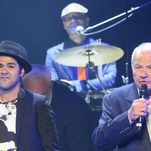 Najat Vallaud-Belkacem, Jamel Debbouze et Marc Ladreit de Lacharrière sur scène lors de la finale du Trophée d'Impro Culture & Diversité, au Théâtre Comédia à Paris le 23 mai 2016. © Coadic Guirec/ Bestimage