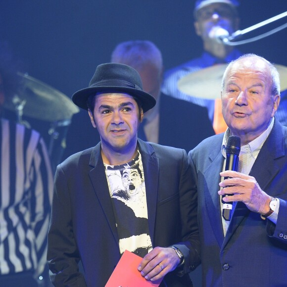 Najat Vallaud-Belkacem, Jamel Debbouze et Marc Ladreit de Lacharrière sur scène lors de la finale du Trophée d'Impro Culture & Diversité, au Théâtre Comédia à Paris le 23 mai 2016. © Coadic Guirec/ Bestimage