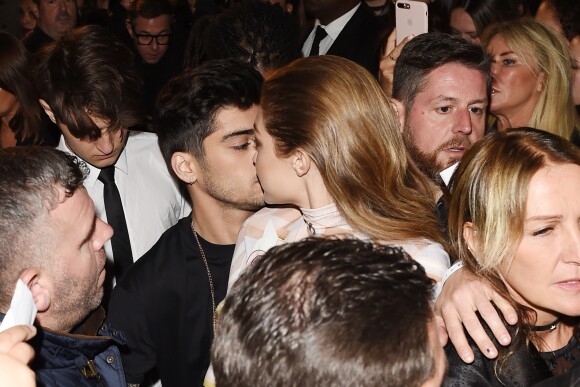 Gigi Hadid et son petit ami Zayn Malik - Défilé de mode prêt-à-porter printemps-été 2017 "Givenchy" à Paris. Le 2 octobre 2016.