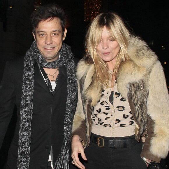 KATE MOSS ET JAMIE HINCE SORTENT DU RESTAURANT WOLSELEY A LONDRES LE 18 DECEMBRE 2011