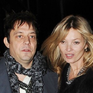 KATE MOSS ET JAMIE HINCE SORTENT DU RESTAURANT 'J. SHEEKEY' A LONDRES LE 13 DECEMBRE 2011.