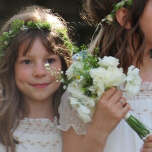 Kate Moss et Jamie Hince lors de leur mariage organisé à l'église de St Peter à Southrop, en Angleterre, le 1er juillet 2016