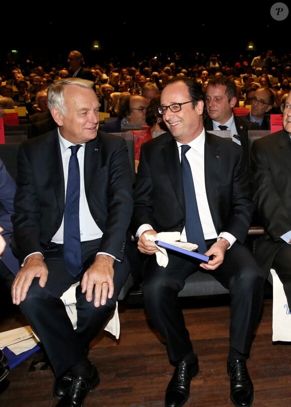 Exclusif - Jean-Marc Ayrault, François Hollande - Soirée du 10ème anniversaire de la Fondation Culture & Diversité à la Salle Pleyel à Paris le 3 octobre 2016. La Fondation Culture & Diversité a pour mission de favoriser l'accès des jeunes issus de l’éducation prioritaire aux arts et à la culture. © Dominique Jacovides/Bestimage